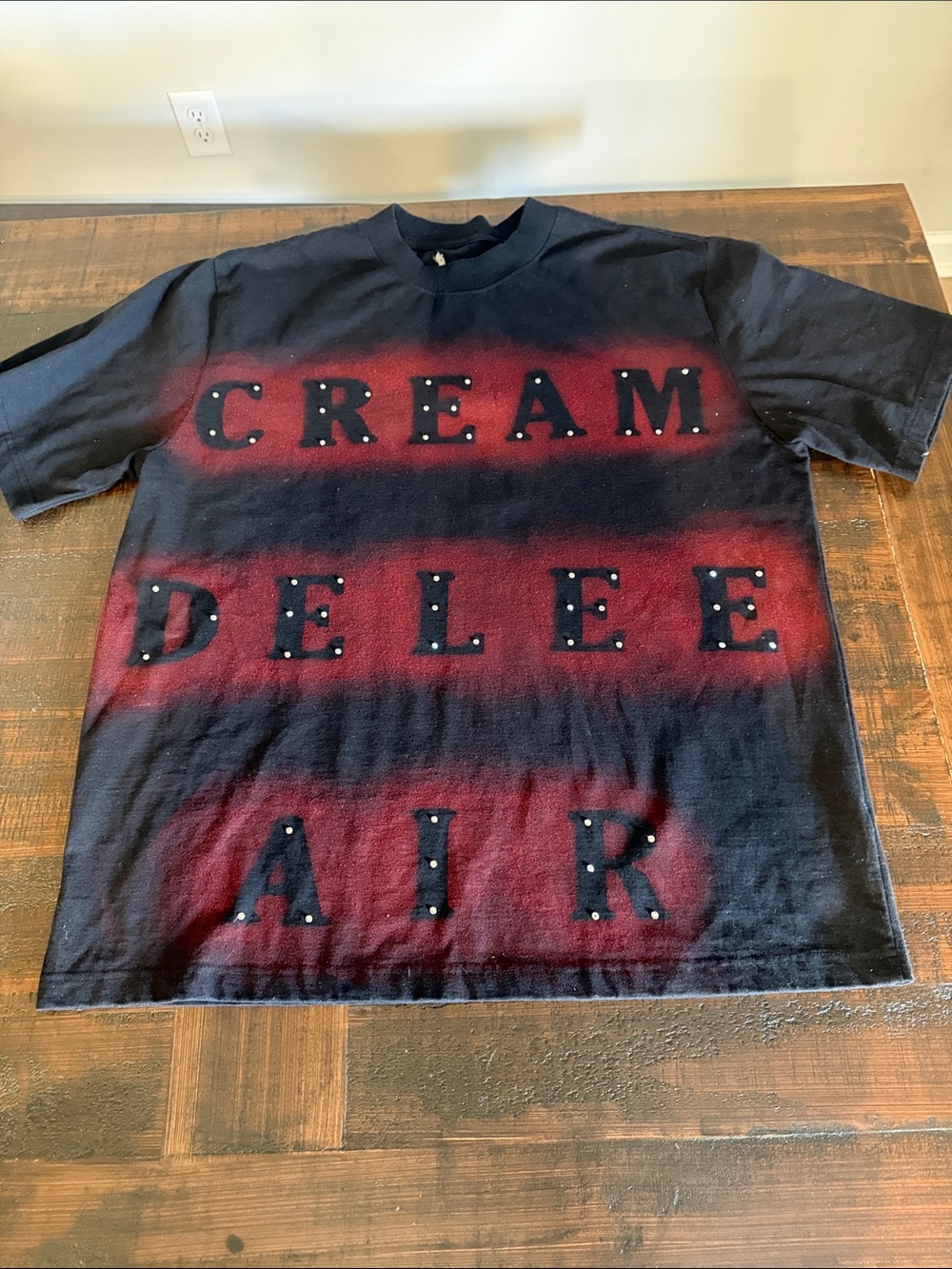 Black & Red Graphic Men’s T-Shirt - CREAM DELEE AIR